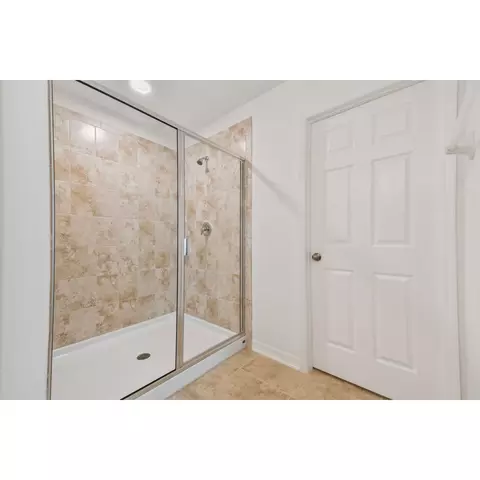 Bath - 4909 Eagle Rock Dr, Wimauma, FL 33598 photo 8 of 9