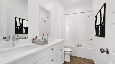 Bath - 2316 N Osmun Ave, Clovis, CA 93619 photo 3 of 3