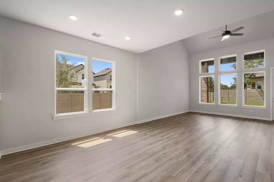 Living - 401 Leaning Rock Rd, Georgetown, TX 78628 photo 2 of 11