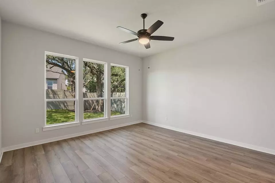 Living - 401 Leaning Rock Rd, Georgetown, TX 78628 photo 11 of 11