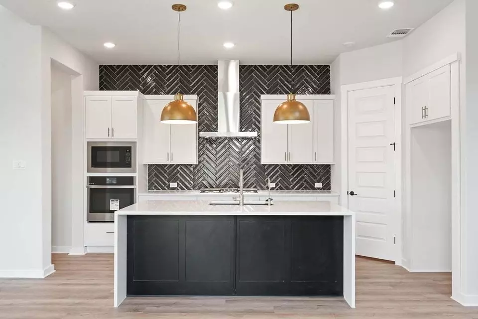 Kitchen - 401 Leaning Rock Rd, Georgetown, TX 78628 photo 5 of 5
