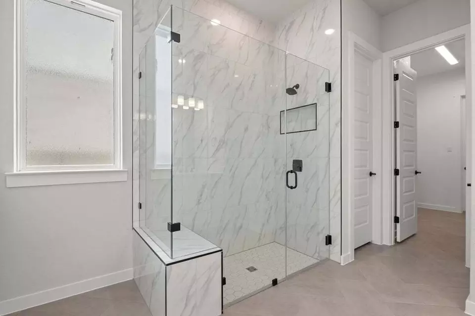 Bath - 401 Leaning Rock Rd, Georgetown, TX 78628 photo 4 of 5