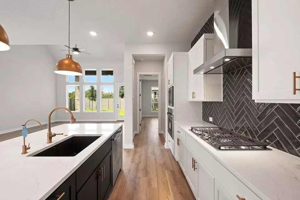 Kitchen - 401 Leaning Rock Rd, Georgetown, TX 78628 photo 2 of 5
