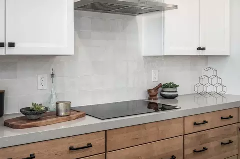 Kitchen - 258 E Cedar Mill Ln, Midvale, UT 84070 photo 6 of 9