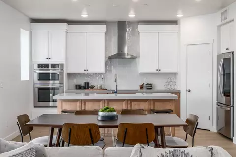 Kitchen - 258 E Cedar Mill Ln, Midvale, UT 84070 photo 7 of 9