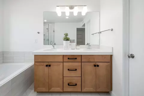 Bath - 258 E Cedar Mill Ln, Midvale, UT 84070 photo 4 of 4