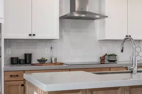 Kitchen - 258 E Cedar Mill Ln, Midvale, UT 84070 photo 4 of 9