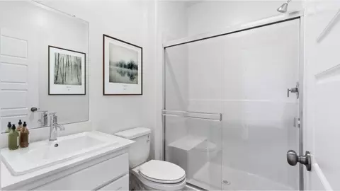 Bath - 2212 N Argyle Ave, Clovis, CA 93619 photo 1 of 3
