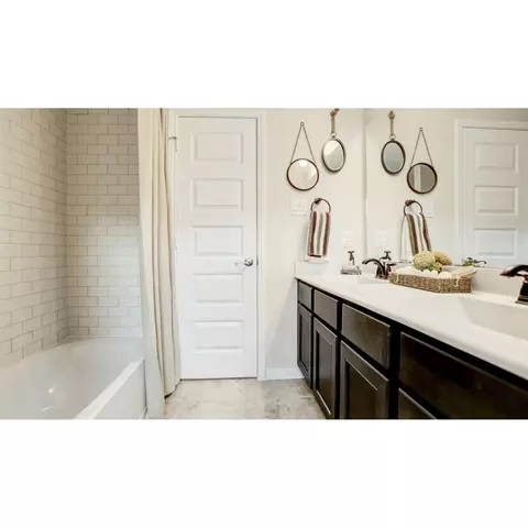 Bath - 11718 Eclipse Dr, Willis, TX 77318 photo 4 of 7