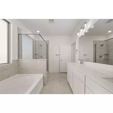 Bath - 117 Saddleback Dr, Boyd, TX 76023 photo 3 of 5