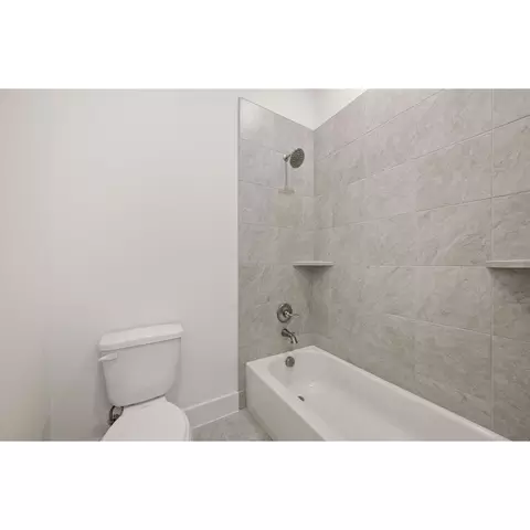 Bath - 117 Saddleback Dr, Boyd, TX 76023 photo 4 of 5