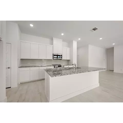 Kitchen - 117 Saddleback Dr, Boyd, TX 76023 photo 1 of 5