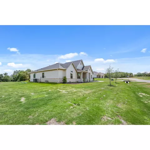 Exterior - 117 Saddleback Dr, Boyd, TX 76023 photo 3 of 10
