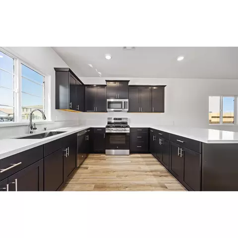 1414 W Clara Ave, Fowler, CA 93625 photo 5