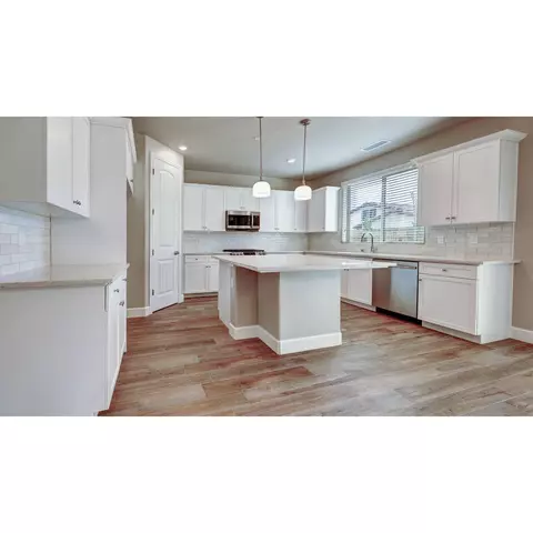 1684 N Greenfield Ave, Clovis, CA 93619 photo 9