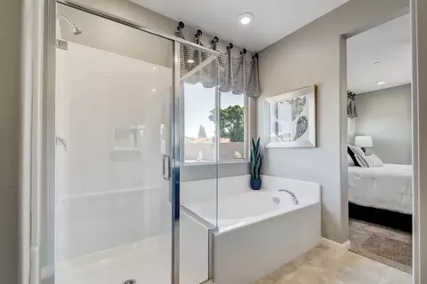 Bath - 1421 W Clara Ave, Fowler, CA 93625 photo 2 of 4