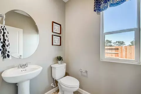 Bath - 1421 W Clara Ave, Fowler, CA 93625 photo 3 of 4