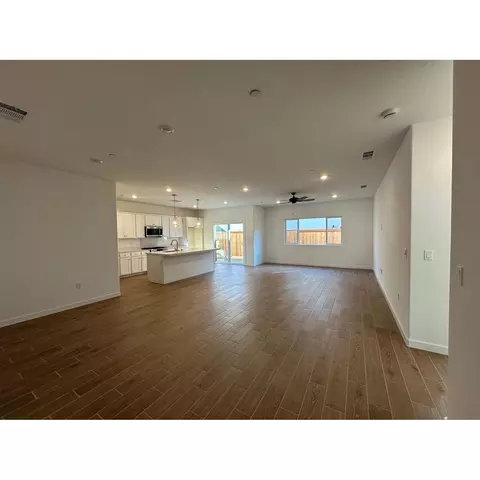 1258 Fruitwood Ave, Clovis, CA 93619 photo 2