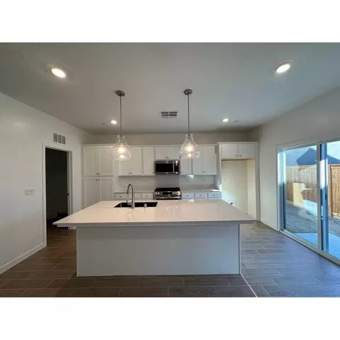 1258 Fruitwood Ave, Clovis, CA 93619 photo 3