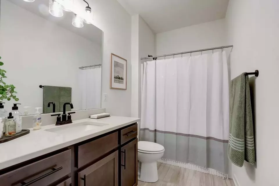 Bath - 384 Sweetwater Blvd, Port Washington, WI 53074 photo 2 of 2