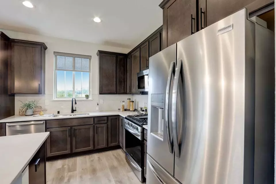 Kitchen - 384 Sweetwater Blvd, Port Washington, WI 53074 photo 2 of 6