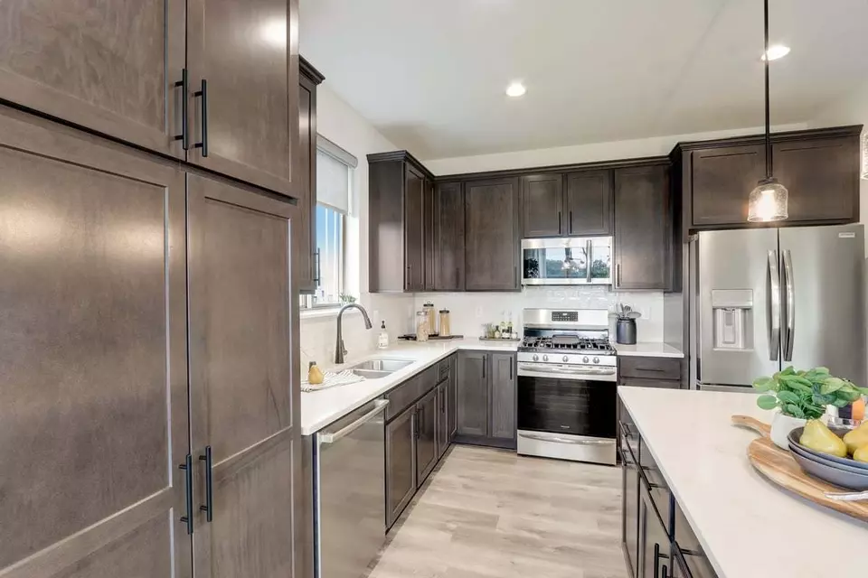 Kitchen - 384 Sweetwater Blvd, Port Washington, WI 53074 photo 3 of 6