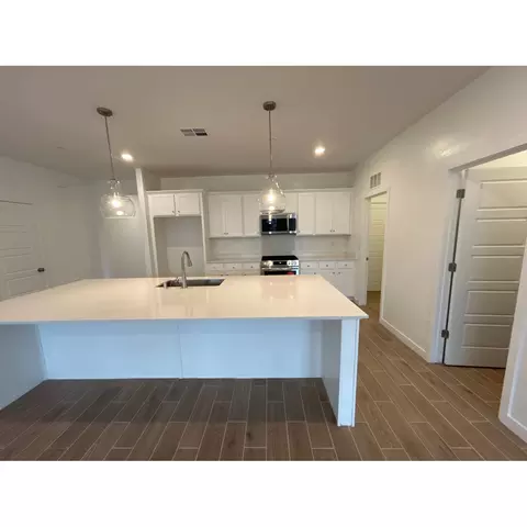 Kitchen - 1320 Summerset Ave, Clovis, CA 93619 photo 1 of 1