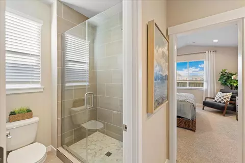 100 Valemont Dr, Medford, OR 97501 photo 3