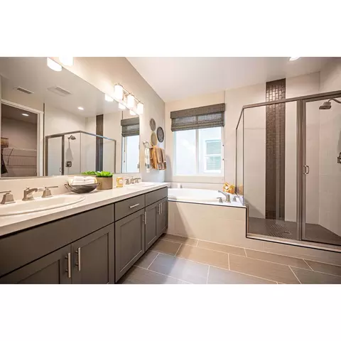 Bath - 815 Huckleberry Rd S, Madera, CA 93636 photo 1 of 1