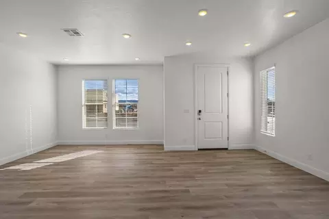 498 W Carnation Ct, Saint George, UT 84790 photo 3