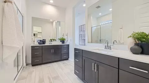 Bath - 3244 W Peak View Rd, Phoenix, AZ 85083 photo 3 of 3