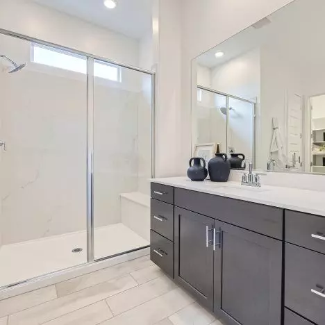 Bath - 3244 W Peak View Rd, Phoenix, AZ 85083 photo 2 of 3