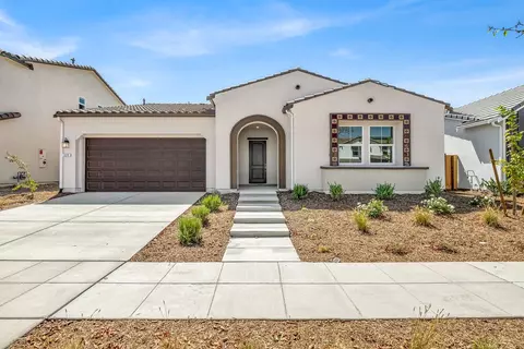520 Laurel Crest Ave, Madera, CA 93636 photo 1