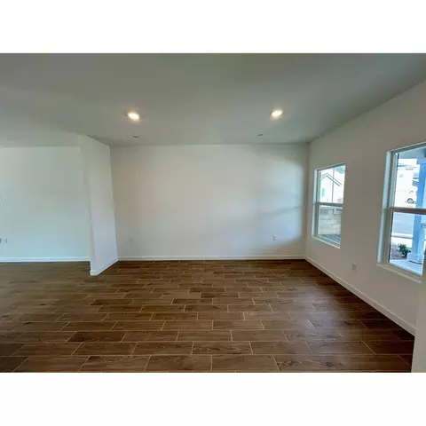 1088 Horizon Dr W, Madera, CA 93636 photo 2
