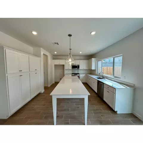 1088 Horizon Dr W, Madera, CA 93636 photo 4