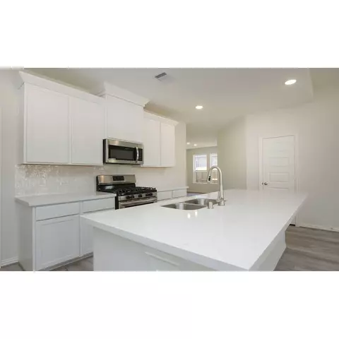 142 Violet Carson Ct, Willis, TX 77318 photo 6