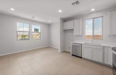 Living - 1373 W Saddle Run, Apache Junction, AZ 85120 photo 5 of 5