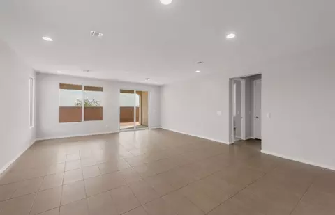 Living - 1373 W Saddle Run, Apache Junction, AZ 85120 photo 3 of 5