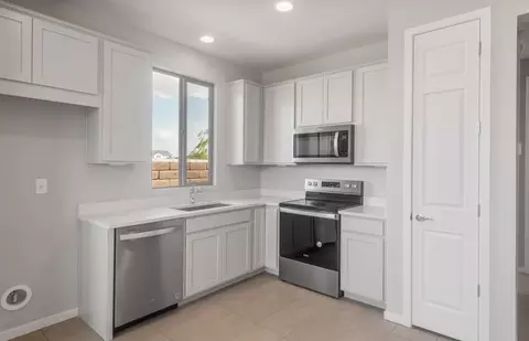 Kitchen - 1373 W Saddle Run, Apache Junction, AZ 85120 photo 4 of 4
