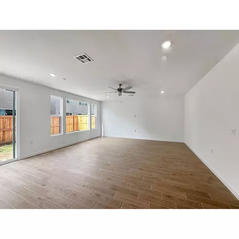 1077 Wildflower Dr, Madera, CA 93636 photo 4
