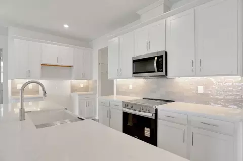 Kitchen - 7414 Sea Manatee St, Parrish, FL 34219 photo 2 of 6