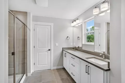 Bath - 3793 SW Phyllis Ave, Gresham, OR 97080 photo 1 of 8