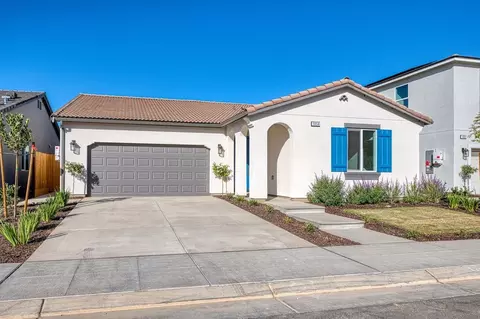 Exterior - 1054 Talus Way S, Madera, CA 93636 photo 4 of 11