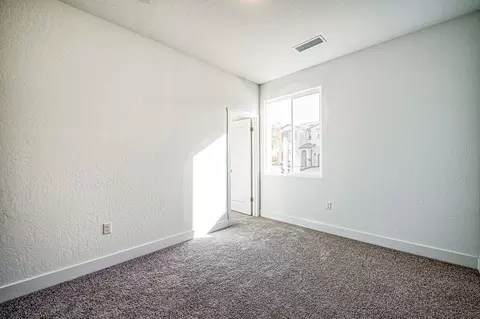 Bedroom - 1054 Talus Way S, Madera, CA 93636 photo 3 of 7