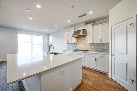 Kitchen - 1054 Talus Way S, Madera, CA 93636 photo 4 of 9