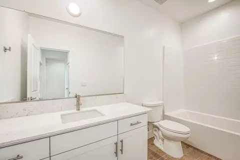Bath - 1054 Talus Way S, Madera, CA 93636 photo 1 of 2