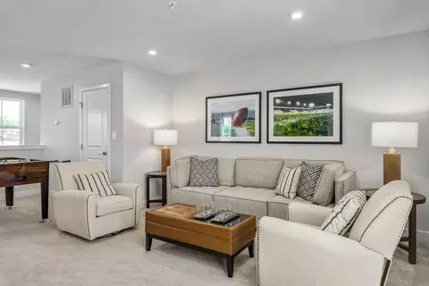 Living - 2901 Waterview Ave, Baltimore, MD 21230 photo 3 of 4