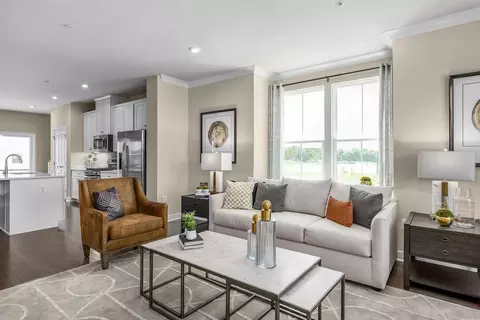 Living - 2901 Waterview Ave, Baltimore, MD 21230 photo 2 of 4