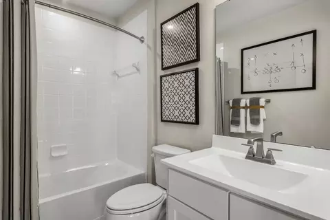 Bath - 2901 Waterview Ave, Baltimore, MD 21230 photo 5 of 7