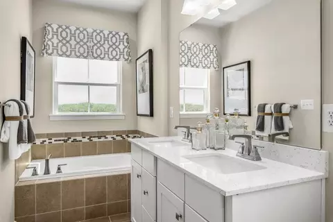 Bath - 2901 Waterview Ave, Baltimore, MD 21230 photo 2 of 7